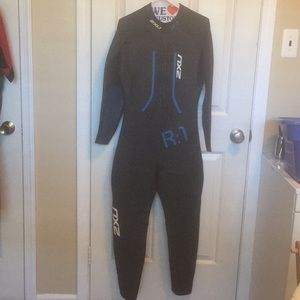 2xu Long Sleeve Wet Suit - never used